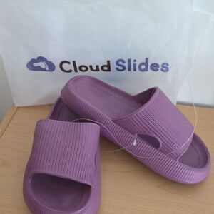 Cloud Slides NWT Purple Slides...size 36-37